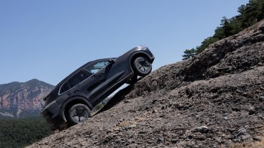 Новото Porsche Cayenne премина тестове при екстремни условия