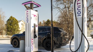 Porsche засилва фокуса върху ДВГ, отлага пускането на електрически високопроходими автомобили 
