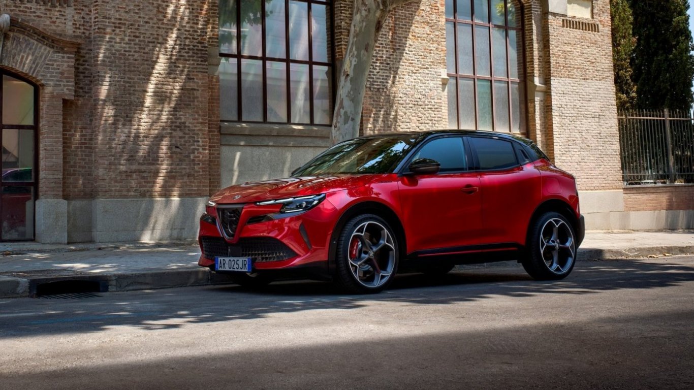 Alfa Romeo Junior влиза в новата си моделна година с версия Sprint