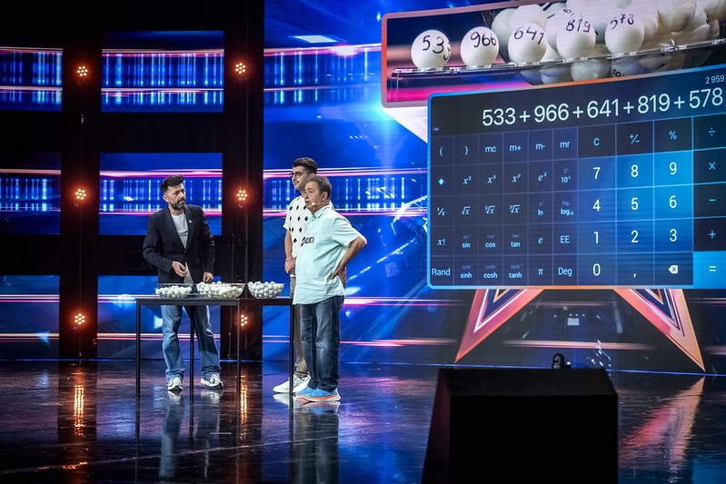 Човекът-калкулатор Иван Димчев впечатли с умението си да умножава на ум комбинации от двуцифрени и трицифрени числа, както и събиране на корен квадратен от четири четирицифрени числа, със скоростта на калкулатор