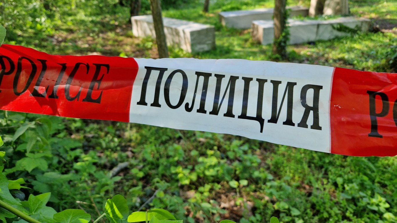Млад мъж е убит до гробище в Монтанско  