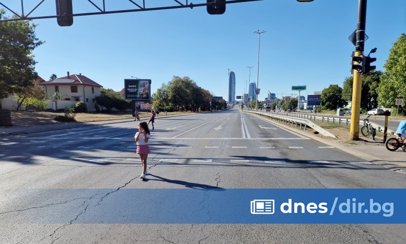 Движението на столичния булевард Цариградско шосе и кръстовището при улица