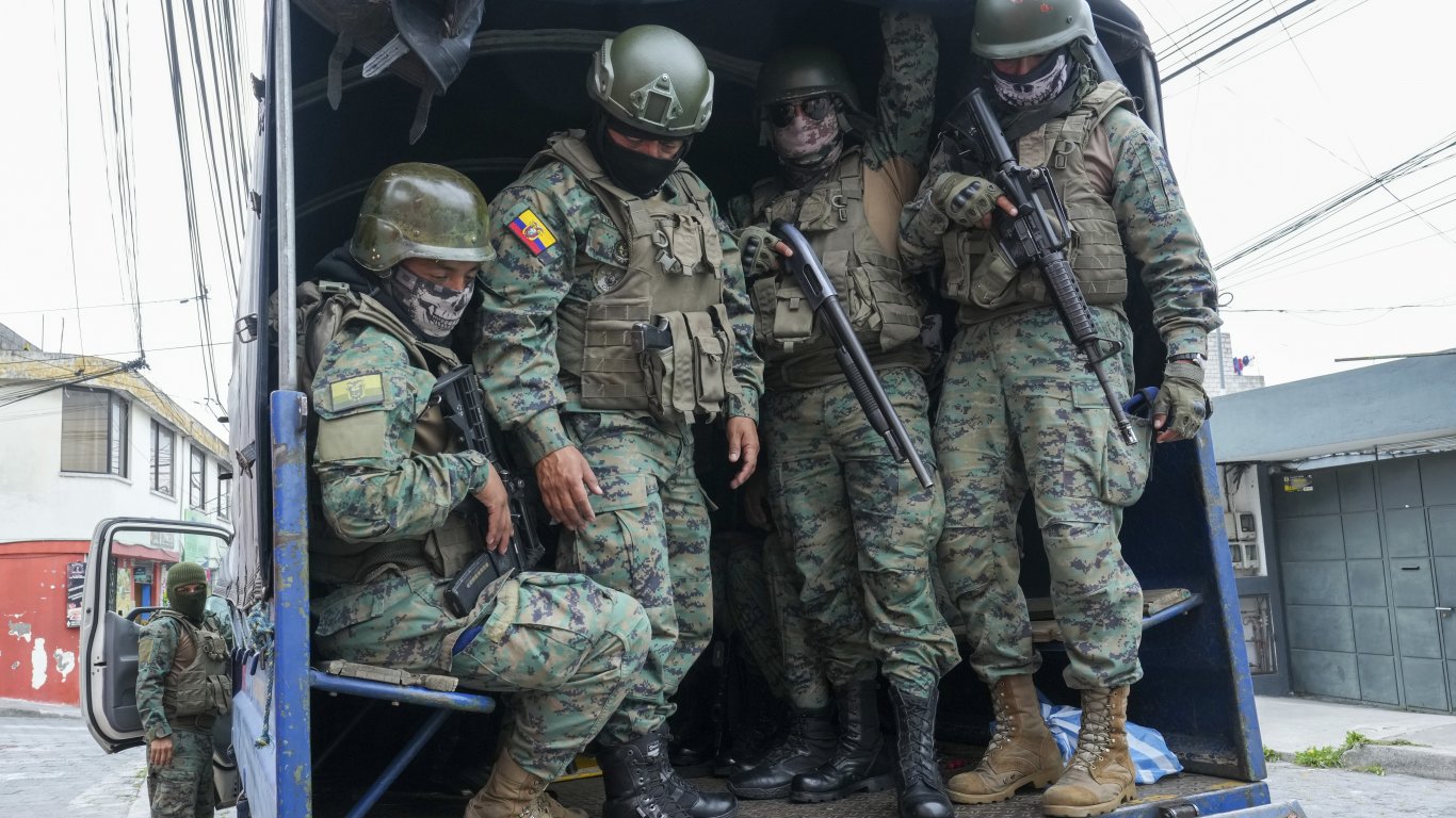 14 убити и 14 ранени при бунт в затвор в Еквадор