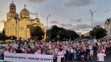 Във Варна се провежда поредният протест в защита на арестувания