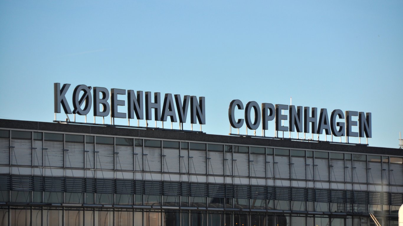 Спряха полетите в Копенхаген заради големи дронове