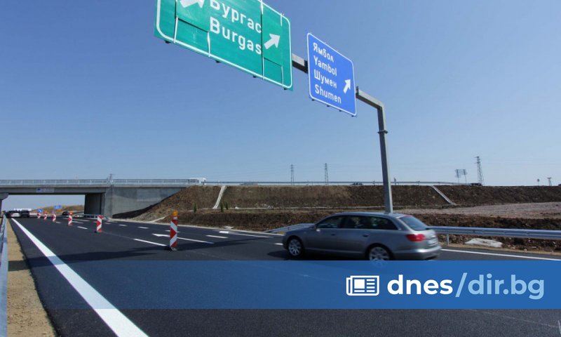 Още по тематаЖена заби колата си в мантинела на АМ