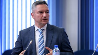 ПарламентътПеевски увери правителството в подкрепата на ДПС Ново началоДБ Ще изпратим