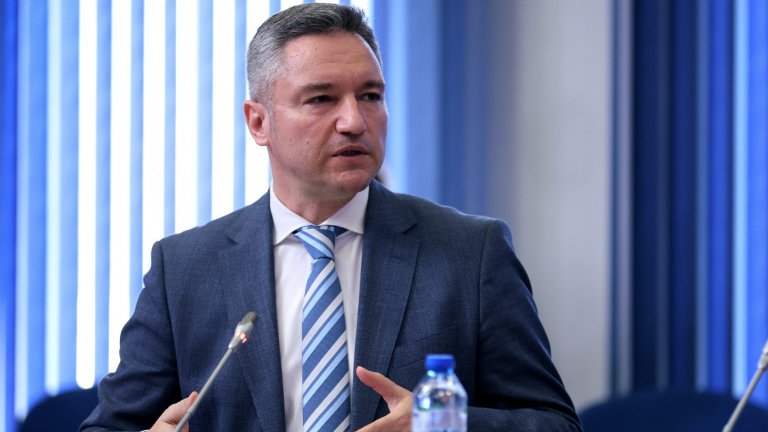 Вигенин: Правителството не може да съществува без подкрепата на Пеевски