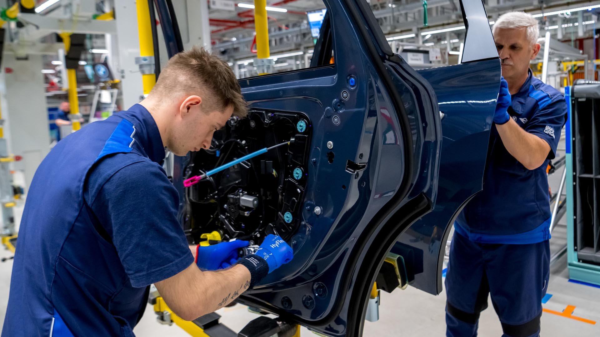 Новото BMW iX3 се сглобява в завода на марката в Дебрецен, Унгария