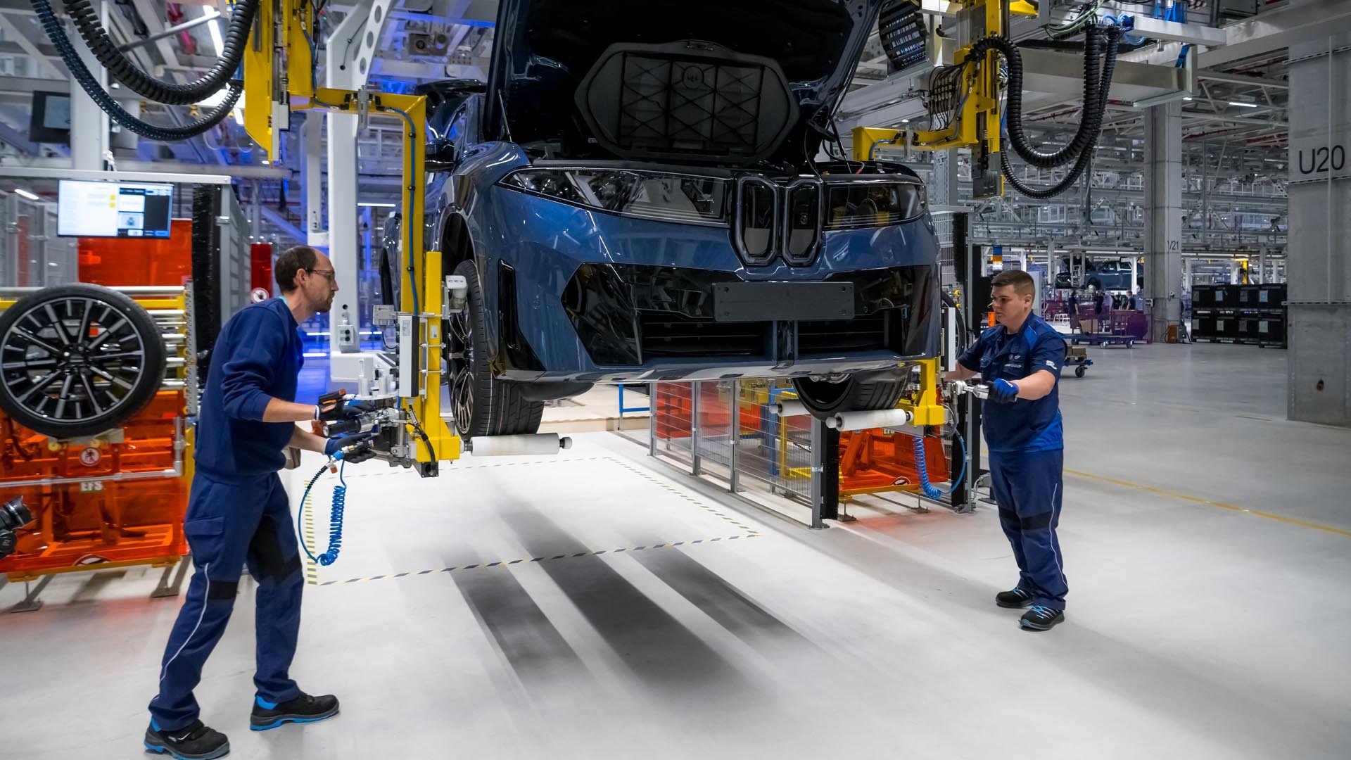 Новото BMW iX3 се сглобява в завода на марката в Дебрецен, Унгария