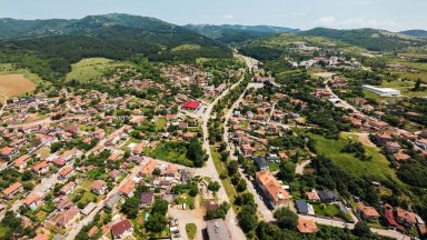 Жителите на Бухово излизат на протест в петък заради силно агресивен