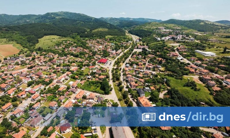 Жителите на Бухово излизат на протест в петък заради силно агресивен