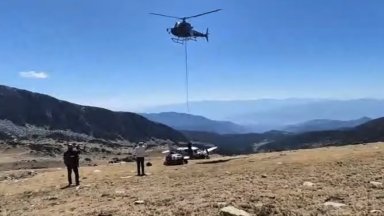 Хеликоптер пренесе до Бъндеришка поляна малкия самолет който на 28