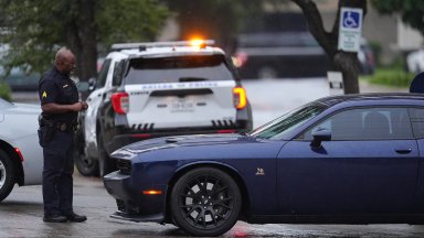 Мъжът който вчера стреля по център на Американската имиграционна и митническа служба