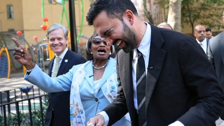 Първият мюсюлманин, който може да оглави Ню Йорк, превзема с TikTok улиците на Голямата ябълка