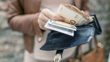 Ново изследване: Запазете спокойствие и дръжте пари в брой за извънредни ситуации