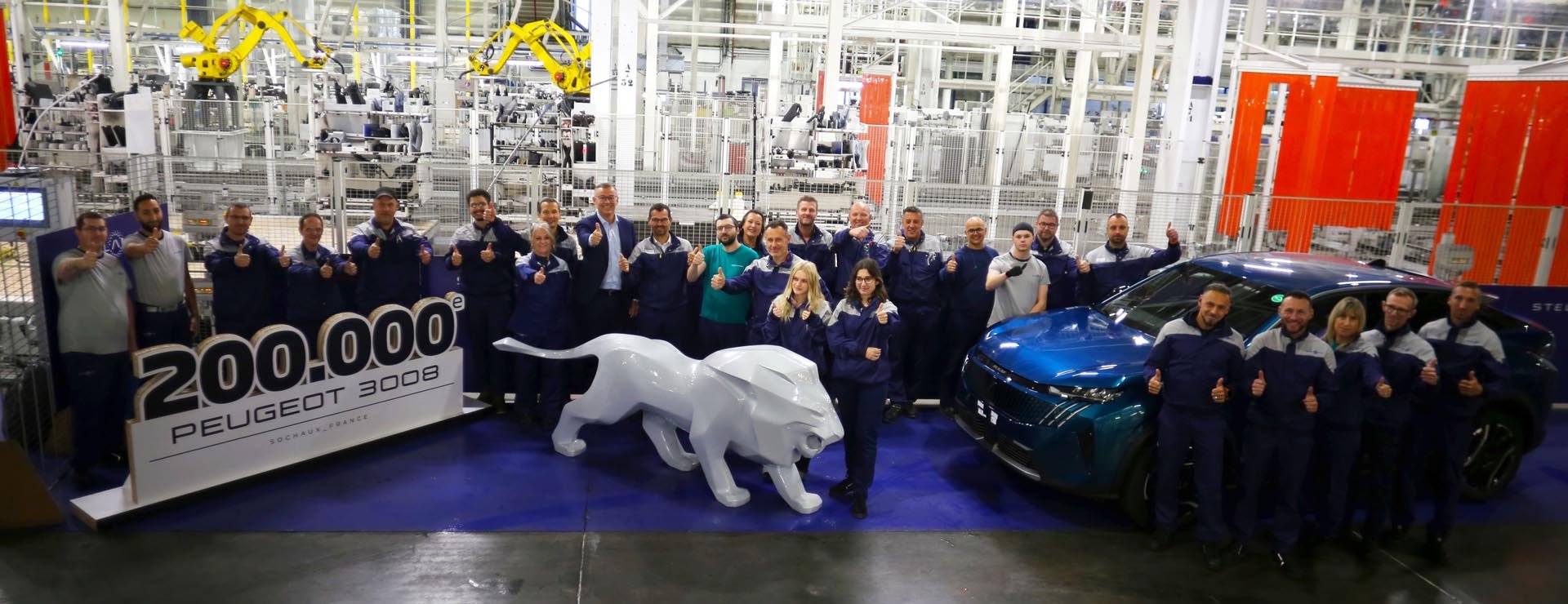 Работниците в завода в Сошо отпразнуваха гордо производството на 200-хилядния автомобил Peugeot 3008 от пускането на модела през септември 2023 г.