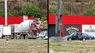 22 годишна жена удари колата си в бетоновоз на на кръговото кръстовище