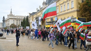 Протести срещу еврото и за оставката на правителството в София и Варна 