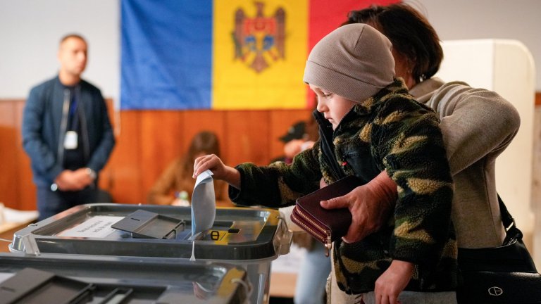 Молдова съобщи за бомбени заплахи в няколко изборни секции в чужбина