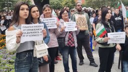 Близо два часа протест срещу безводието в Плевен