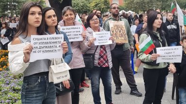 Близо два часа протест срещу безводието в Плевен