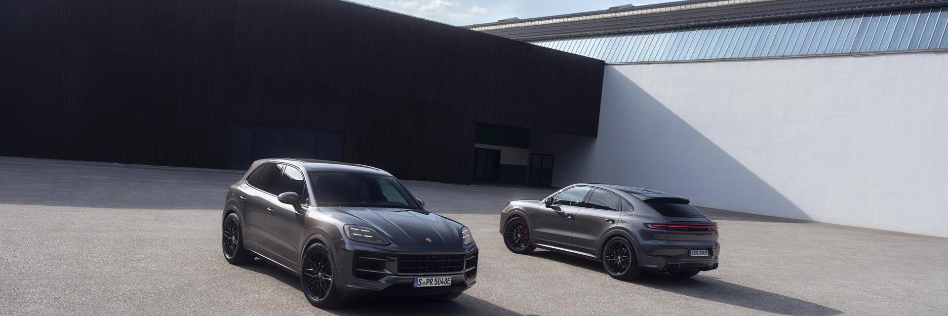 Porsche представи новите модели Cayenne и Taycan Black Edition
