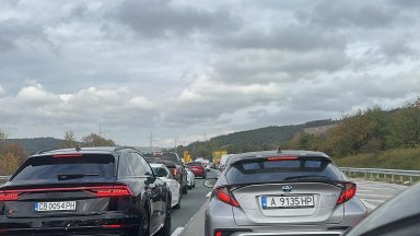 Спират изцяло трафика към София 4 пъти на ден при ремонта на АМ "Тракия" край Вакарел
