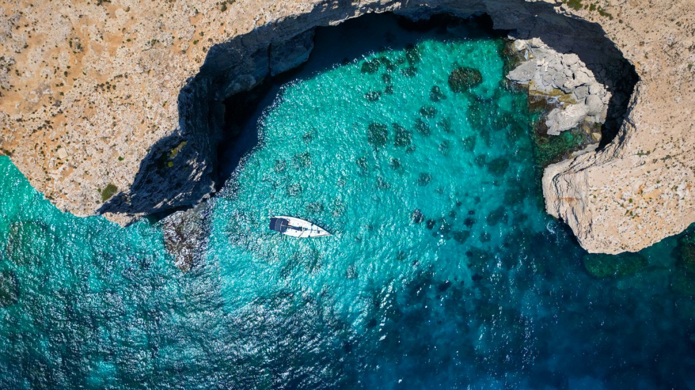 Коя е страната, която може да прекосите само за 45 минути?