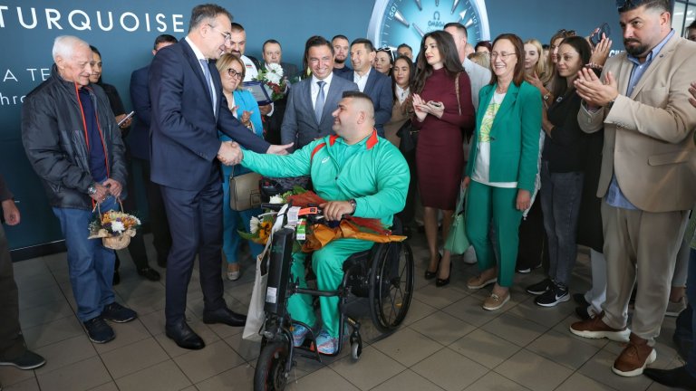 Шампионско посрещане и за Ружди Ружди на летище "Васил Левски"