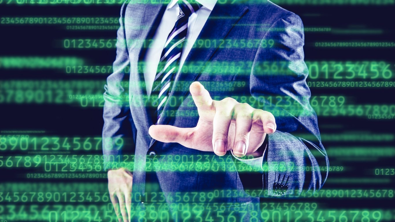 Китайски служители обучават системи с изкуствен интелект за автоматизация на работни процеси
