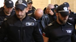 Инспекторите от ДАИ казаха в съда, че шофьорите на Роби Уилямс им предложили парите