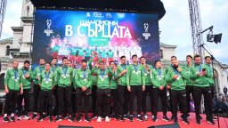 "Шампиони в сърцата": България приветства волейболните си герои