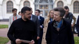 Принцеса Ан с необявена визита в Киев, за да подкрепи украинските деца (снимки)