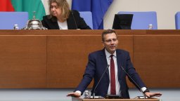 Парламентът вкара в дневния ред комисия за премиерския хотел "Хаяши", но отказа за Сорос