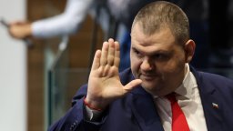Пеевски: Лидерите на ПП-ДБ ми предложиха да свалят санкциите срещу пенсиониране на Борисов