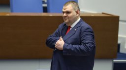 Пеевски: Атакуваме в съда решението за двойното поскъпване на паркирането в София