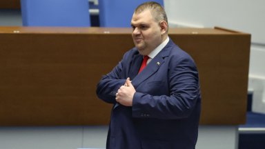 Пеевски: Атакуваме в съда решението за двойното поскъпване на паркирането в София