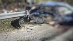 Двама загинаха при челен удар между кола и бус край лобното място на малката Сияна