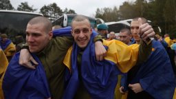 Русия и Украйна си размениха по 185 военнопленници и 20 цивилни (снимки/видео)
