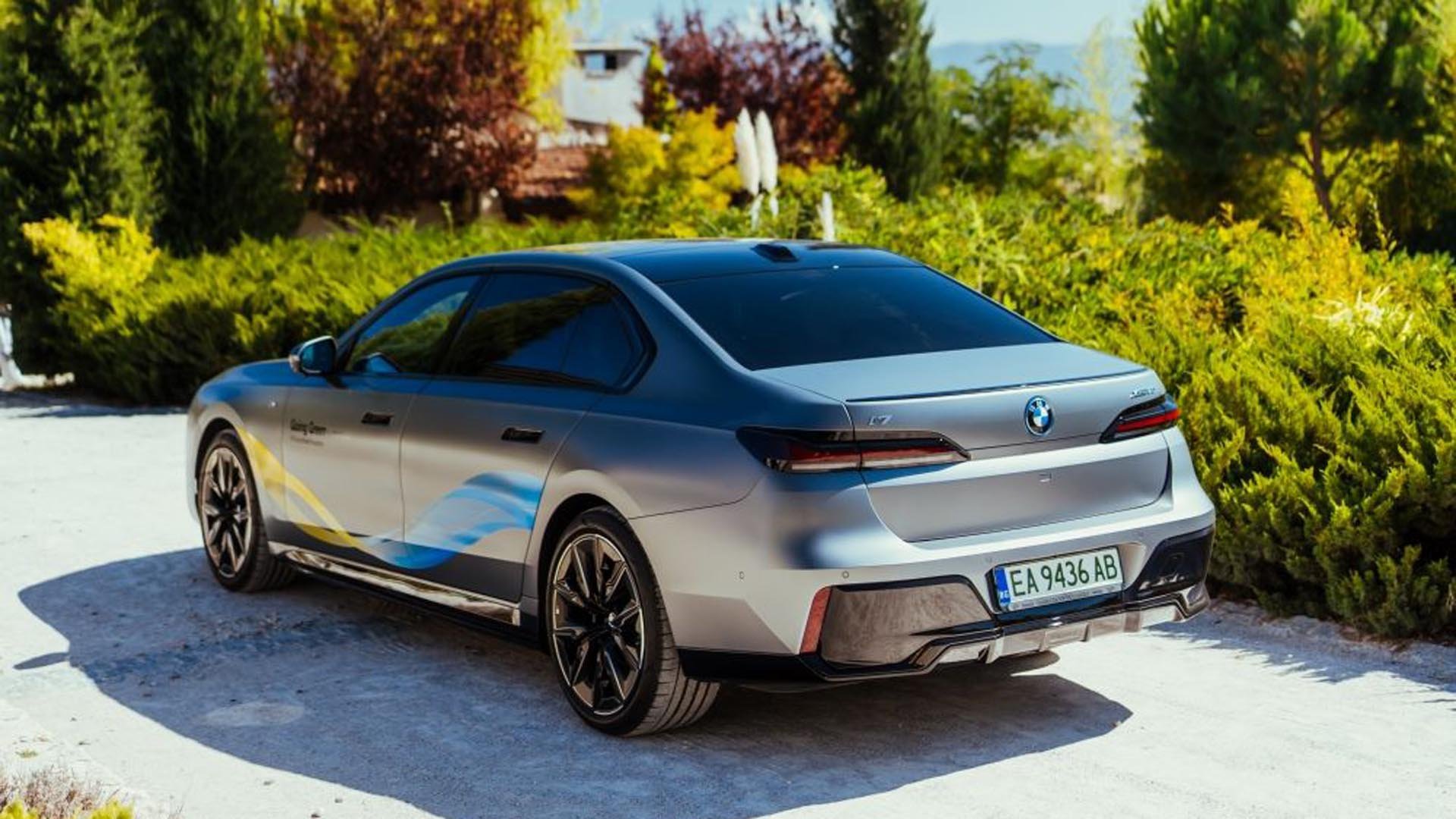 BMW i7