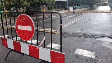 Кметът на Царево: Обстановката е критична, няма данни за жертви