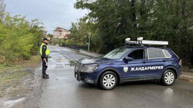 Заради очаквани проливни дъждове през нощта системата за ранно предупреждение