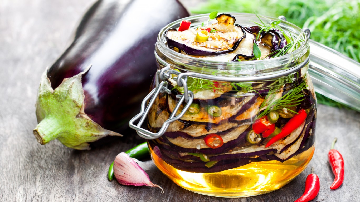 Пет вкусни начина, с които да консервирате патладжани за зимата