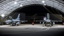 Пристигнаха още два нови изтребителя F-16 Block 70 (снимки/видео)