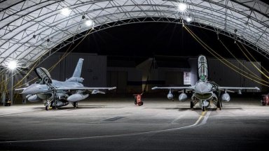 Пристигнаха още два нови изтребителя F-16 Block 70 (снимки/видео)