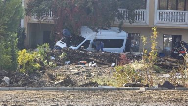 Трескава надпревара с времето в "Елените" преди да завали отново (видео/снимки)