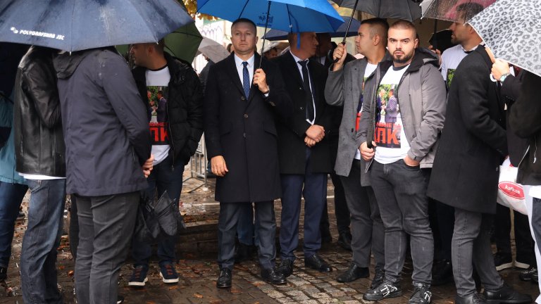 ДПС-НН протестира пред КПК, била бухалка на ПП-ДБ, комисията отказа да изслуша Василев и Петков