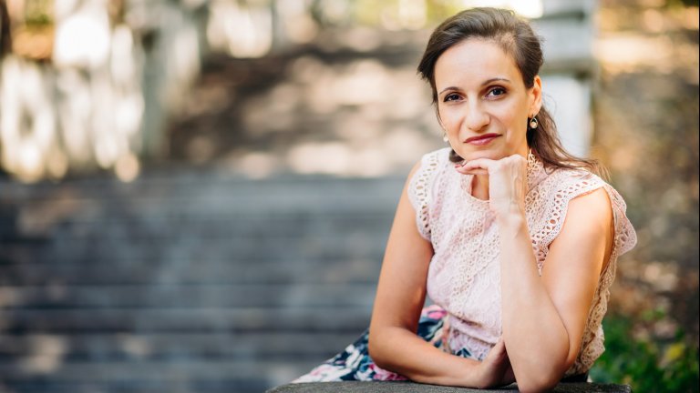 Ваня Никова: Стигмата, че психичното страдание е "слабост", ни спира да говорим и да се грижим за себе си