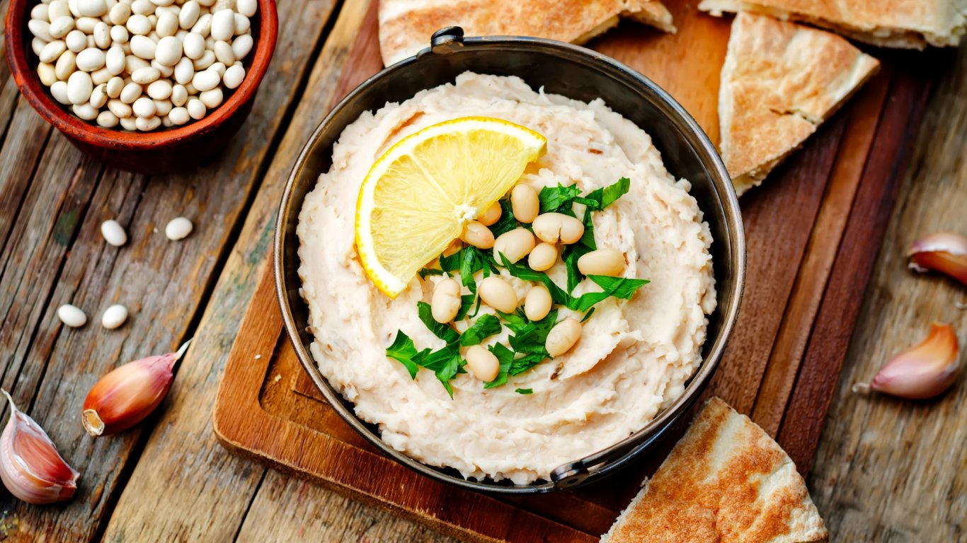 Само за 10 минути: Бърз хумус от бял боб